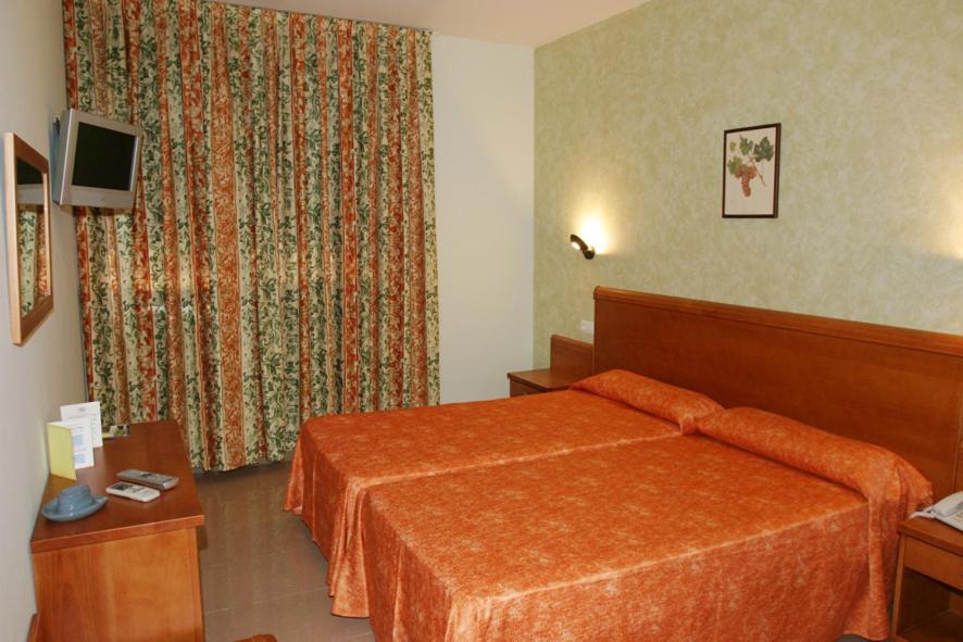 Hotel Fonda Neus Sant Sadurní dʼAnoia Zimmer foto
